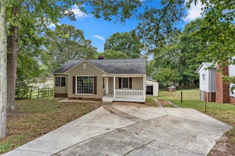 Property image 2 at 8101 Plott Road, Charlotte, NC 28215