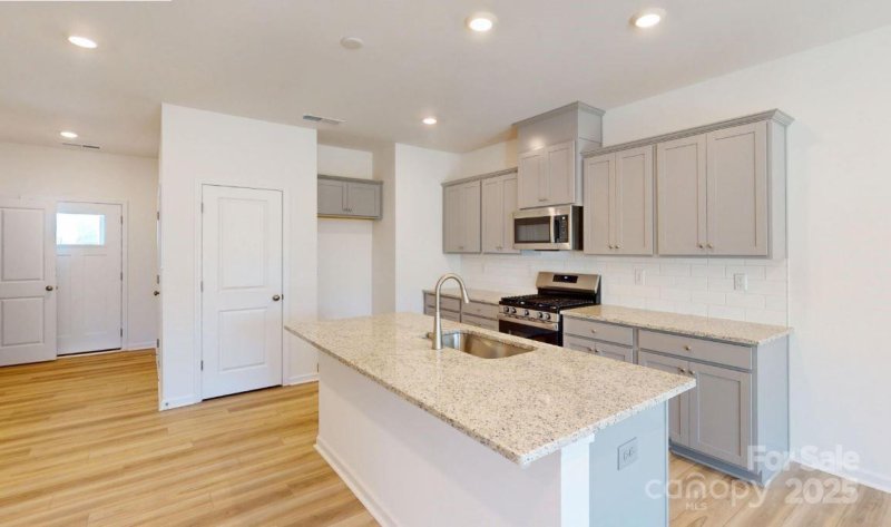 Property image 4 at 4057 Lawnview Drive, Charlotte, NC 28269