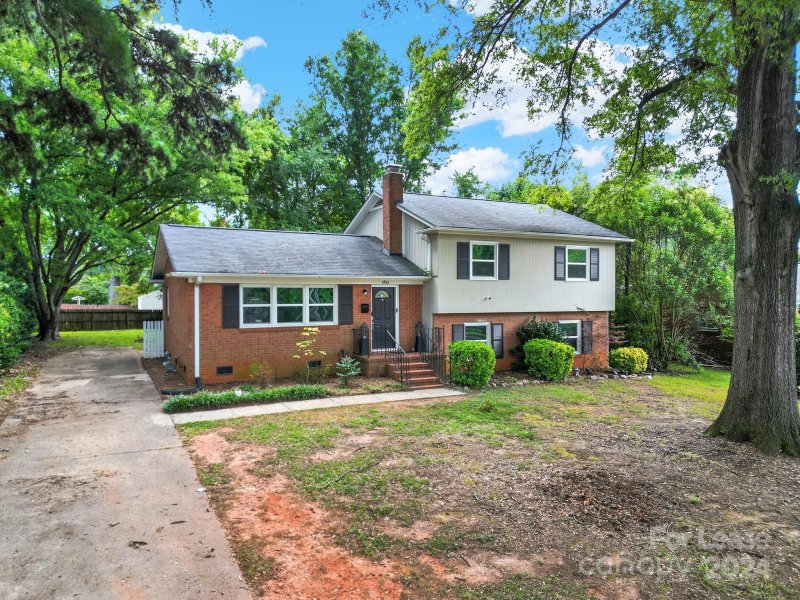 Property image 2 at 2912 Dunaire Drive, Charlotte, NC 28205