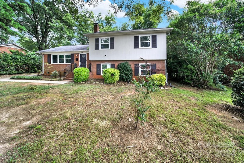 Property image 4 at 2912 Dunaire Drive, Charlotte, NC 28205