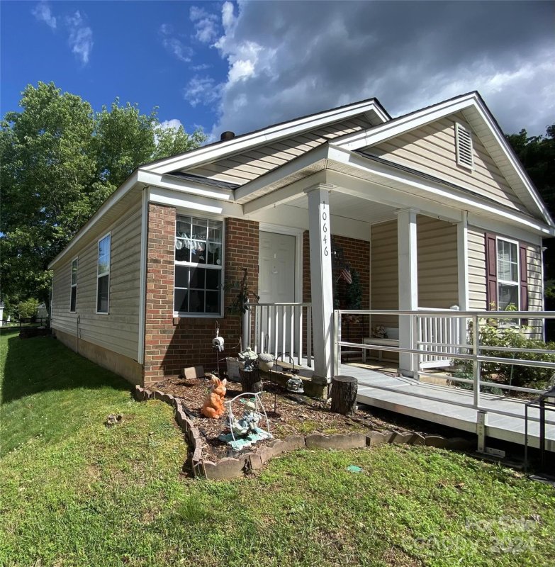 Property image 2 at 10646 Coulport Lane, Charlotte, NC 28215