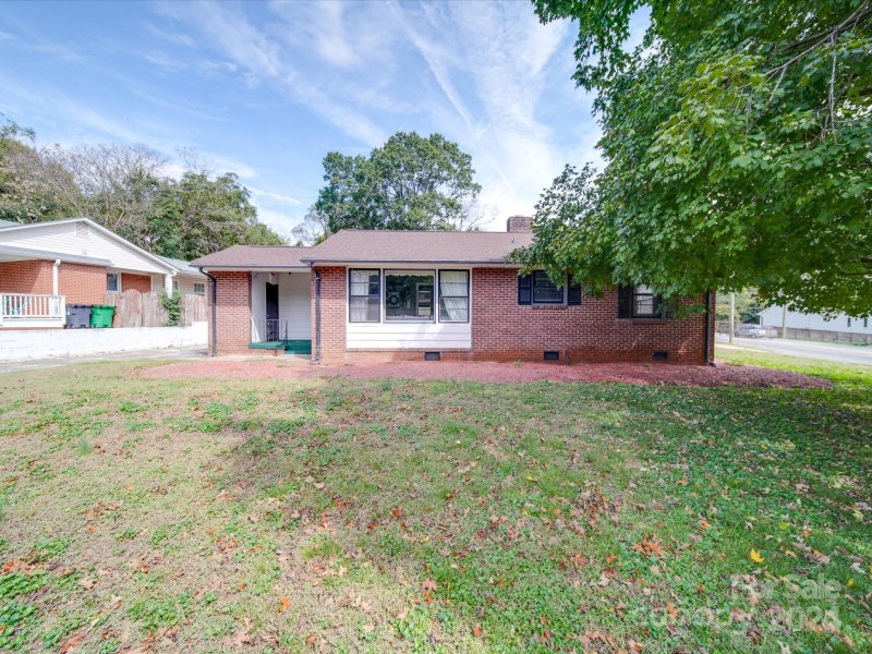 Property image 2 at 2301 Shamrock Drive, Charlotte, NC 28205