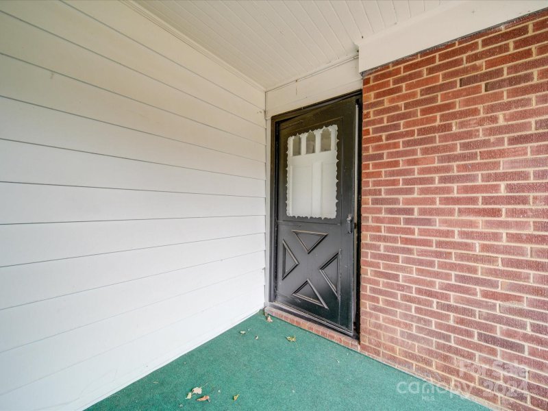 Property image 3 at 2301 Shamrock Drive, Charlotte, NC 28205