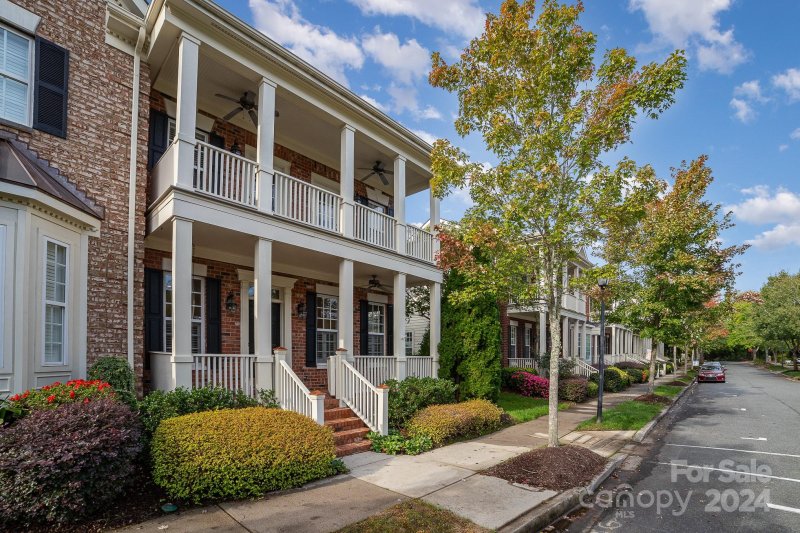 Property image 2 at 421 Ohenry Avenue, Davidson, NC 28036