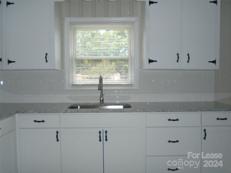 Property image 3 at 1500 Woodhill Lane, Charlotte, NC 28205