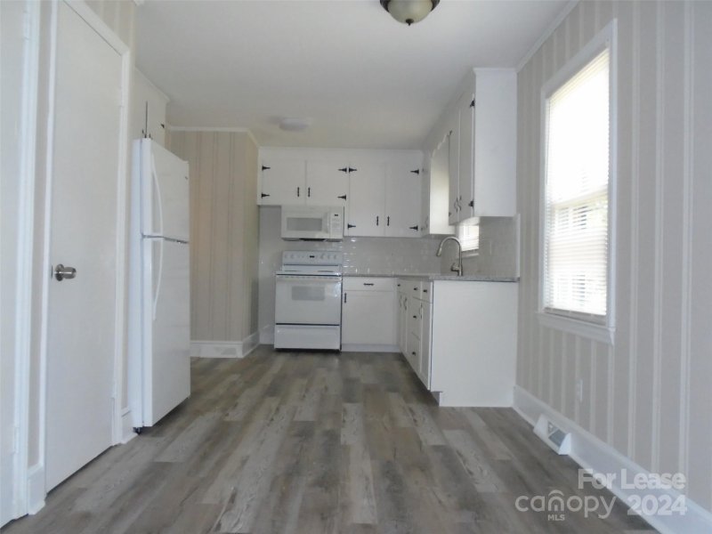 Property image 4 at 1500 Woodhill Lane, Charlotte, NC 28205