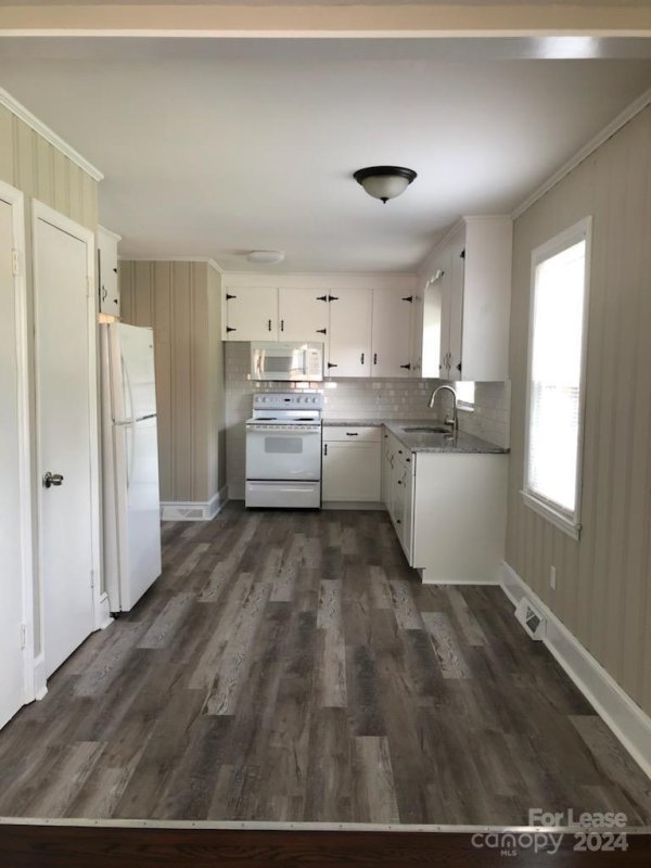 Property image 5 at 1500 Woodhill Lane, Charlotte, NC 28205