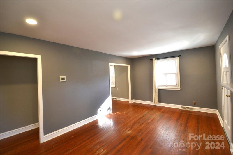 Property image 4 at 3227 Draper Avenue, Charlotte, NC 28205