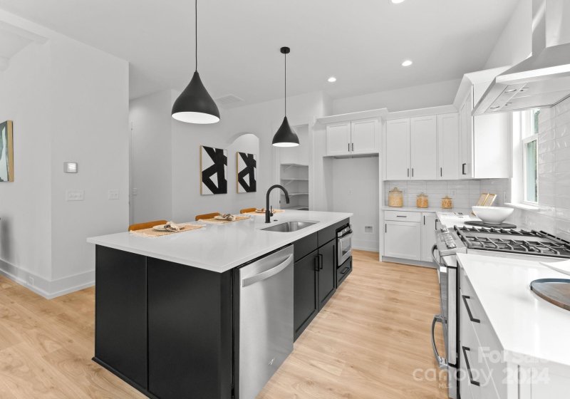 Property image 4 at 137 N Smallwood Place, Charlotte, NC 28216