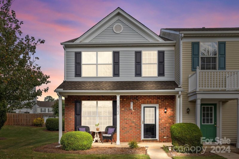 2742 Thornbush Court