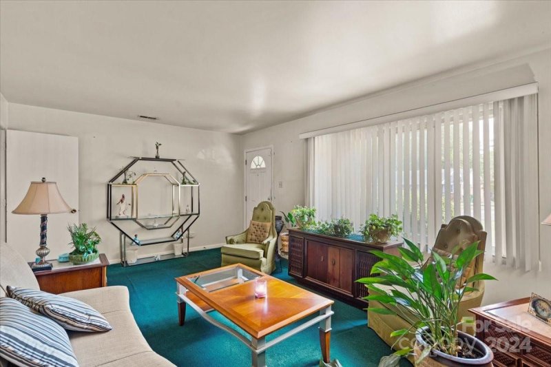 Property image 4 at 6343 Covecreek Drive, Charlotte, NC 28215