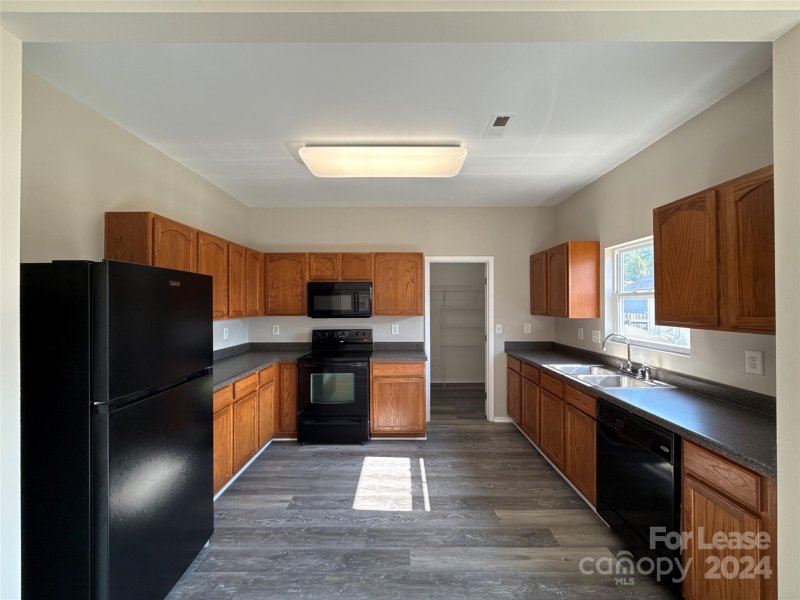 Property image 5 at 9310 Lewisburg Street, Charlotte, NC 28216