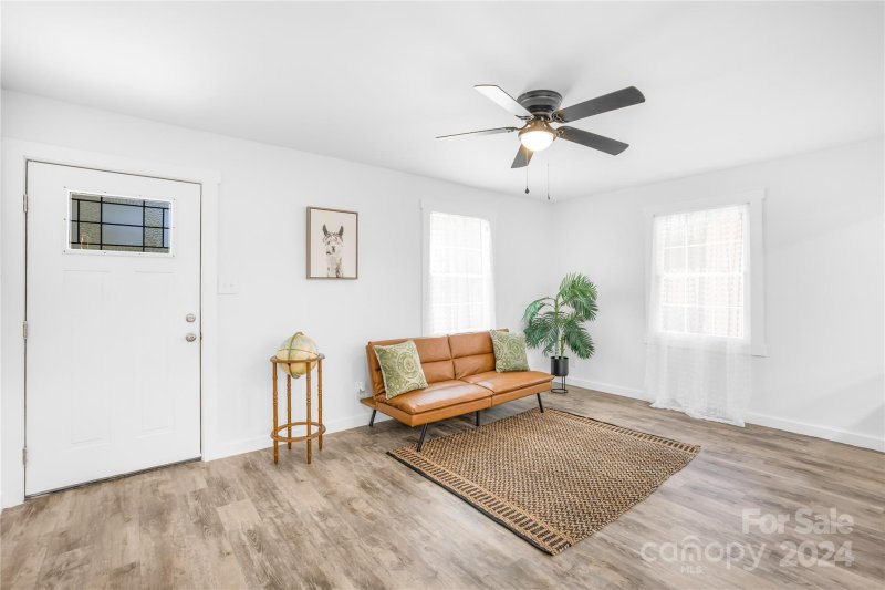 Property image 3 at 2024 Senior Drive, Charlotte, NC 28216