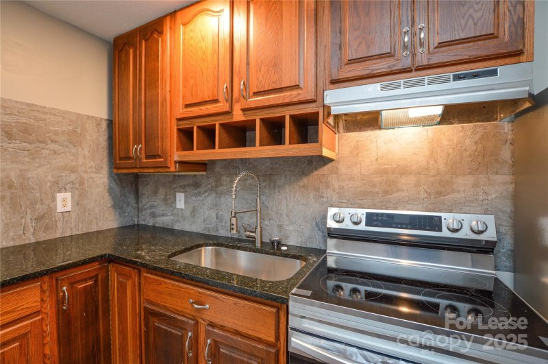 Property image 3 at 4808 Highlake Drive, Charlotte, NC 28215