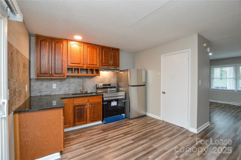 Property image 4 at 4808 Highlake Drive, Charlotte, NC 28215