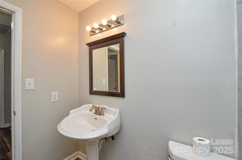 Property image 5 at 4808 Highlake Drive, Charlotte, NC 28215