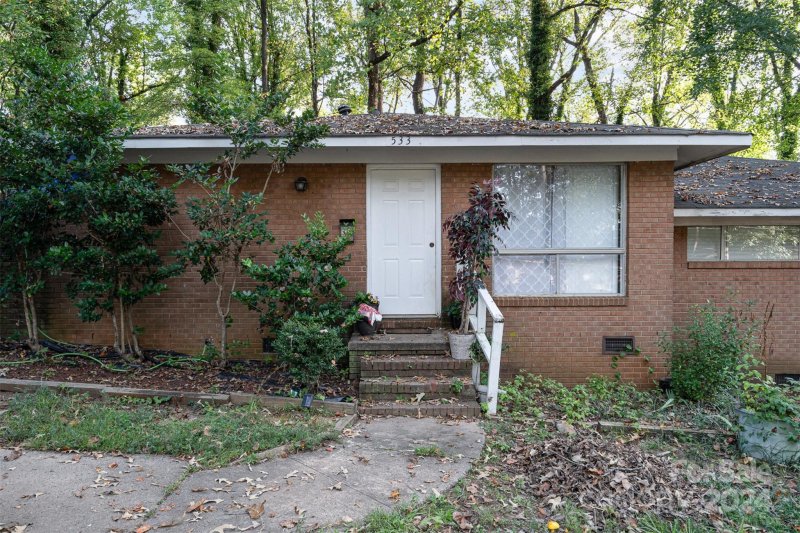 Property image 2 at 533 Camrose Drive, Charlotte, NC 28215