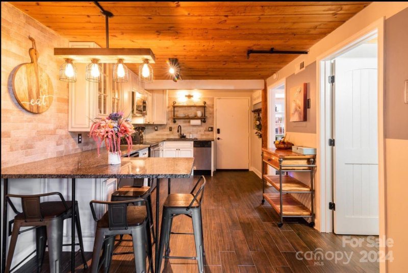 Property image 5 at 201 S Hoskins Road, Charlotte, NC 28208