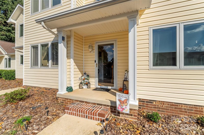 3386 White Oak Court