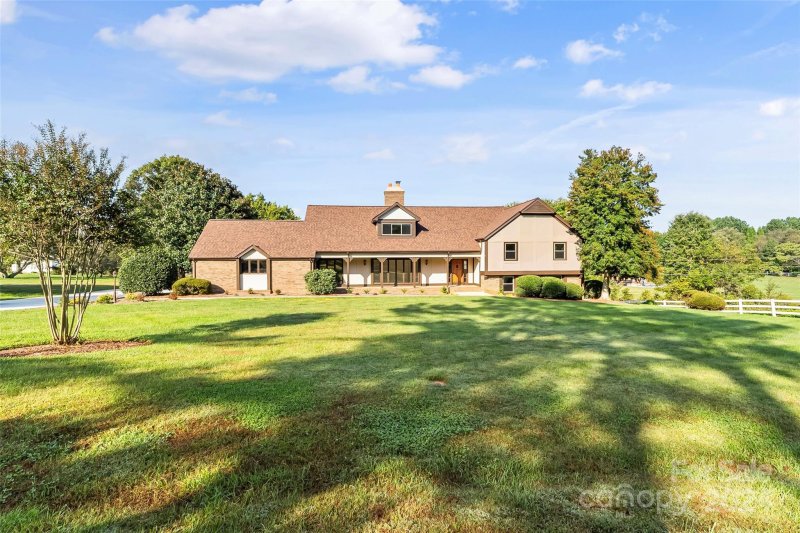 Property image 2 at 480 Baymount Drive, Statesville, NC 28625