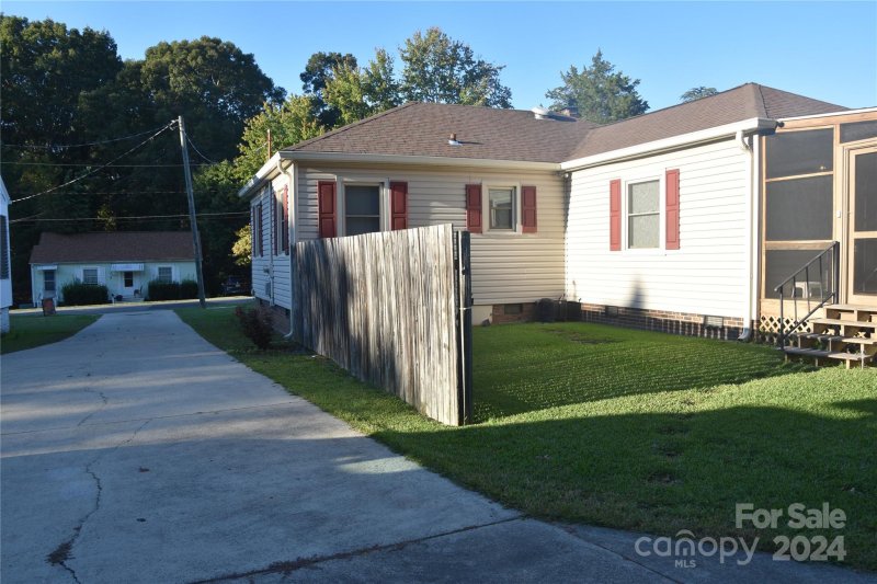 Property image 4 at 208 E Parkwood Street, Stanley, NC 28164