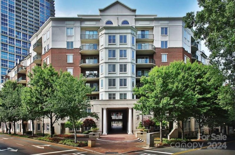 Property image 2 at 300 W 5th Street, Charlotte, NC 28202