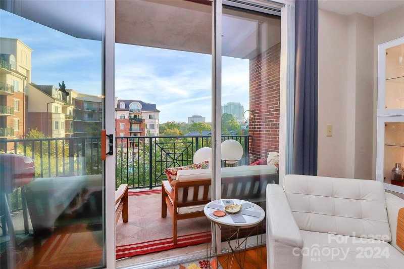 Property image 2 at 300 W 5th Street, Charlotte, NC 28202