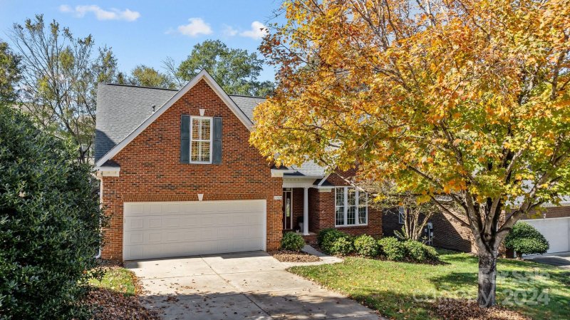 Property image 2 of 10508 Misty Ridge Lane in Endhaven, Charlotte, NC 28277