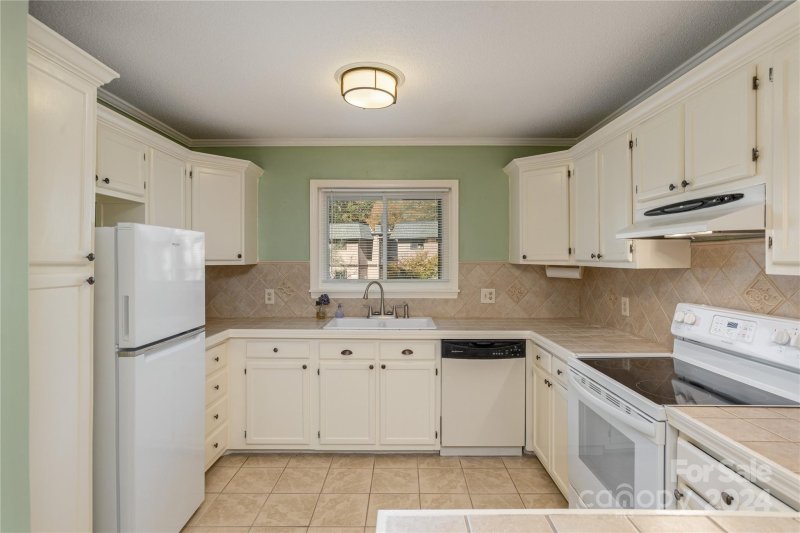 Property image 3 at 27 Lake Drive, Laurel Park, NC 28739