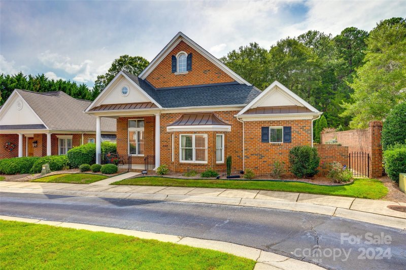 946 Blakeley Walk