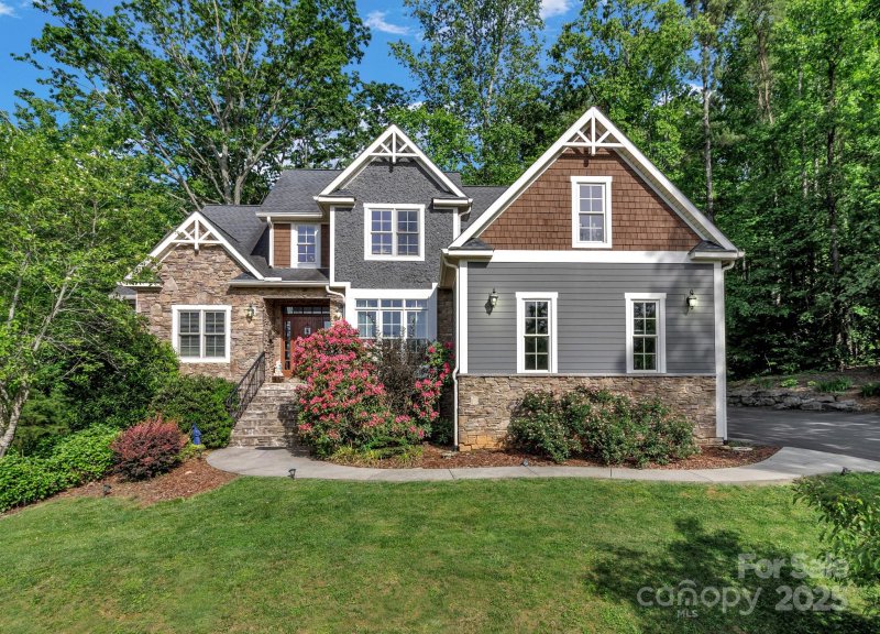 Cedar Crest Heights, Asheville Community