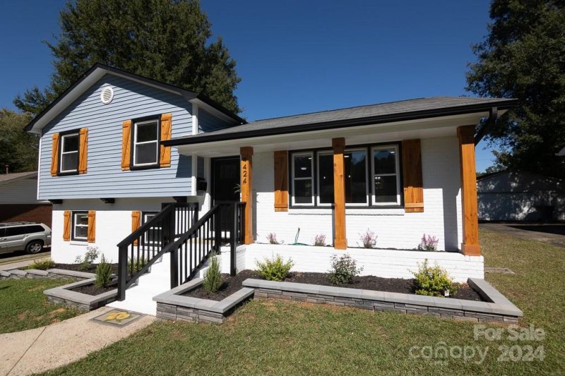 Property image 2 at 4424 Mapleleaf Lane, Charlotte, NC 28208