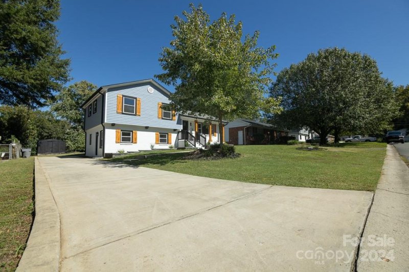 Property image 4 at 4424 Mapleleaf Lane, Charlotte, NC 28208