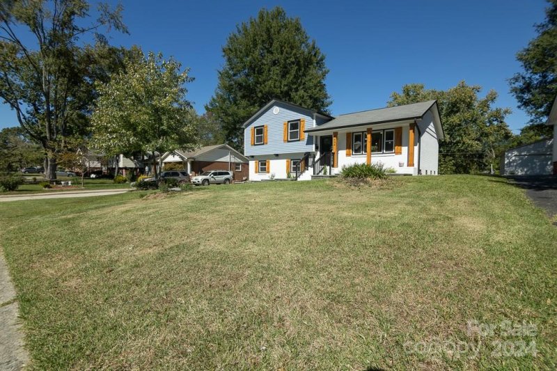 Property image 5 at 4424 Mapleleaf Lane, Charlotte, NC 28208