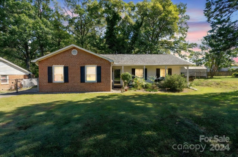 Property image 3 at 7515 Bramblewood Drive, Charlotte, NC 28217