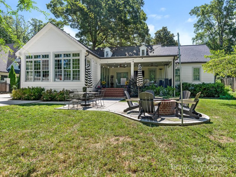 Property image 4 at 2000 Sharon Lane, Charlotte, NC 28211