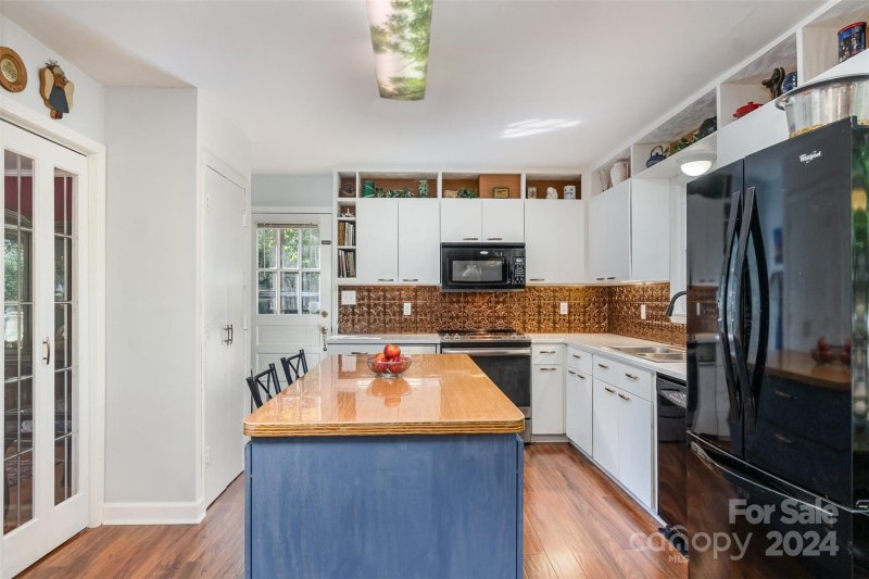 Property image 4 at 7345 Oakwood Lane, Charlotte, NC 28215