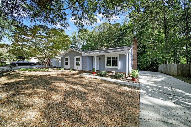 Property image 2 at 8415 Huntdale Court, Charlotte, NC 28212