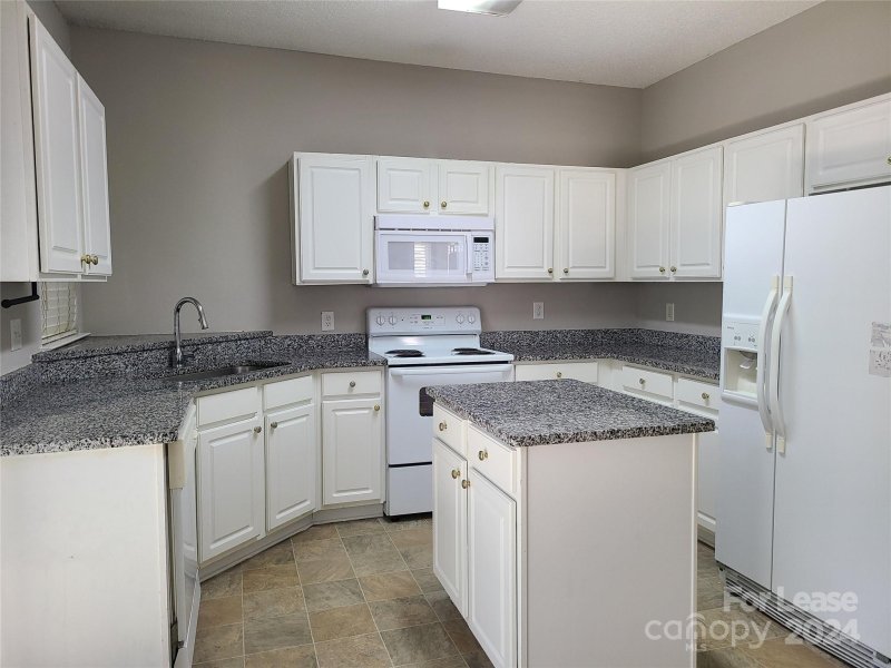 Property image 2 at 8057 Stoneham Court, Matthews, NC 28105