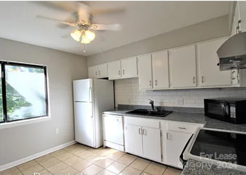 Property image 4 at 4809 Spring Lake Drive, Charlotte, NC 28212