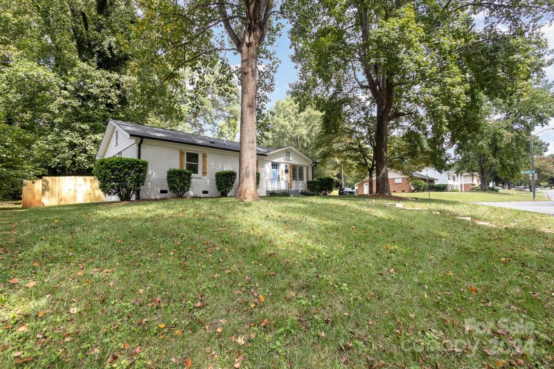 Property image 3 at 6573 Covecreek Drive, Charlotte, NC 28215