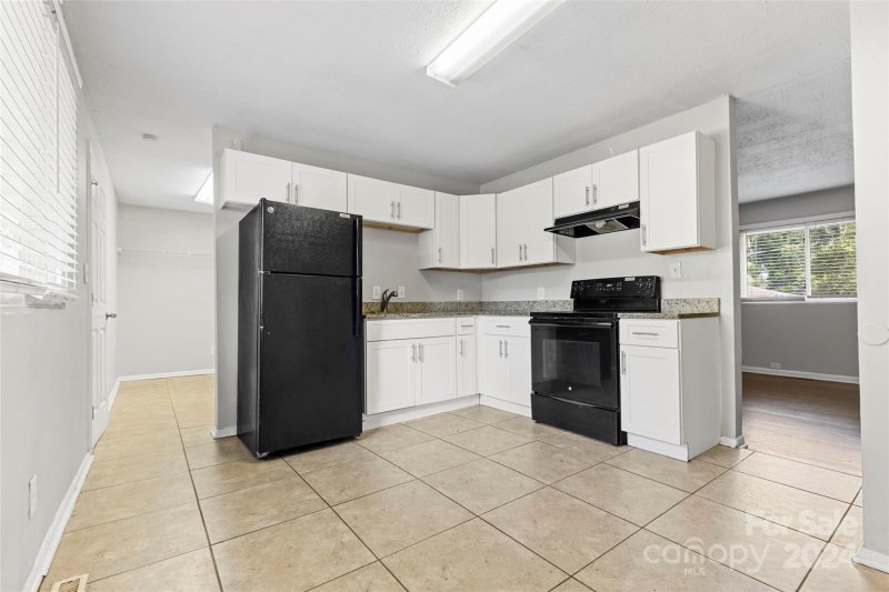 Property image 5 at 2939 Ravencroft Drive, Charlotte, NC 28208