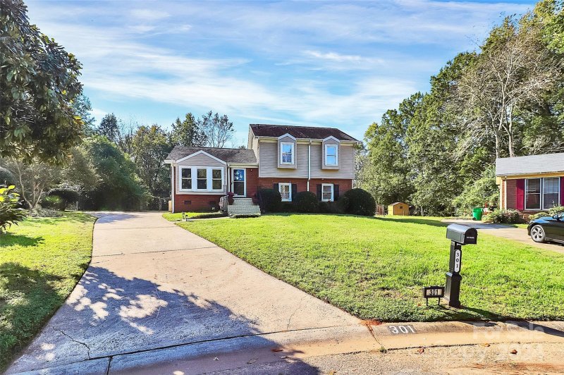 Property image 2 at 301 Red Roan Place, Charlotte, NC 28215