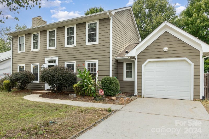 Property image 2 at 6827 Oldecastle Court, Charlotte, NC 28277