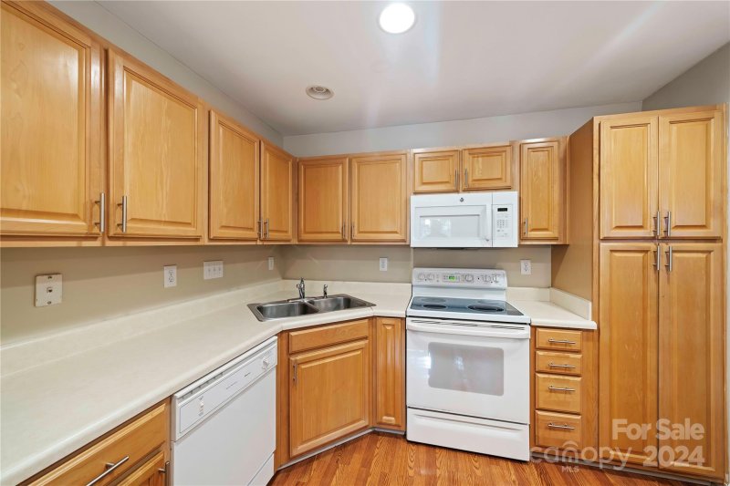 Property image 5 at 2038 University Heights Lane, Charlotte, NC 28213