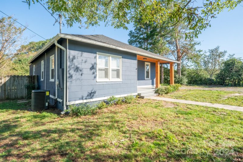 Property image 2 at 2322 Myrtle Avenue, Gastonia, NC 28052