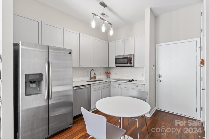 Property image 3 at 2125 Southend Drive, Charlotte, NC 28203