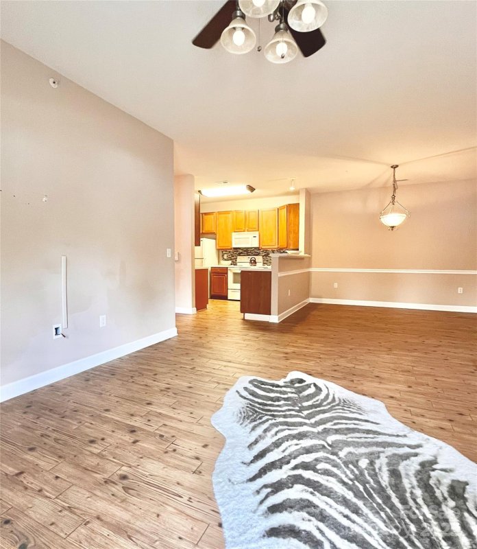 Property image 3 of 11264 Hyde Pointe Court in Hyde Park, Charlotte, NC 28262