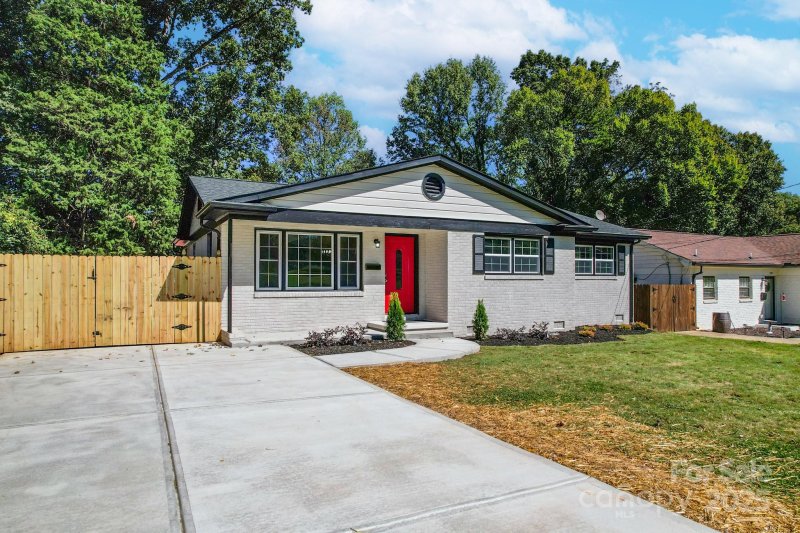 Property image 3 at 5323 Buena Vista Avenue, Charlotte, NC 28205