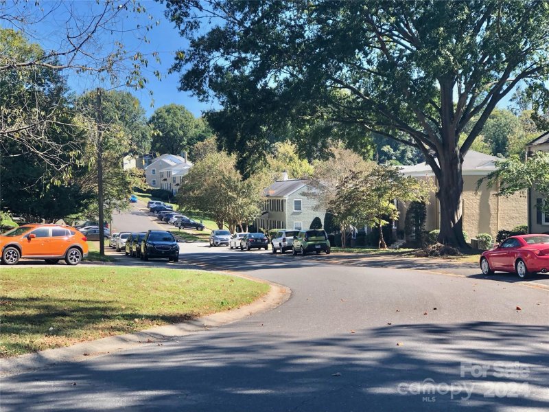 Property image 4 at 335 Wakefield Drive, Charlotte, NC 28209